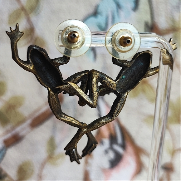 JJ J.J. Jonette Oversized Brass Tone Pierced Statement Earrings Tree Frog Oddity - Picture 10 of 11